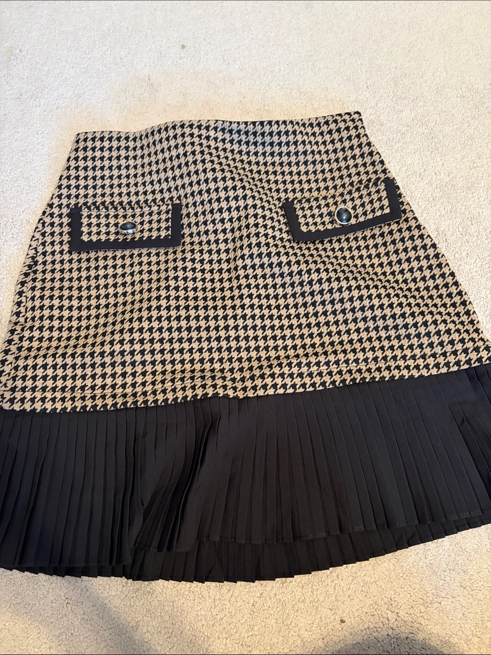 Houndstooth Pleated Hem Mini Skirt - Black & Cream